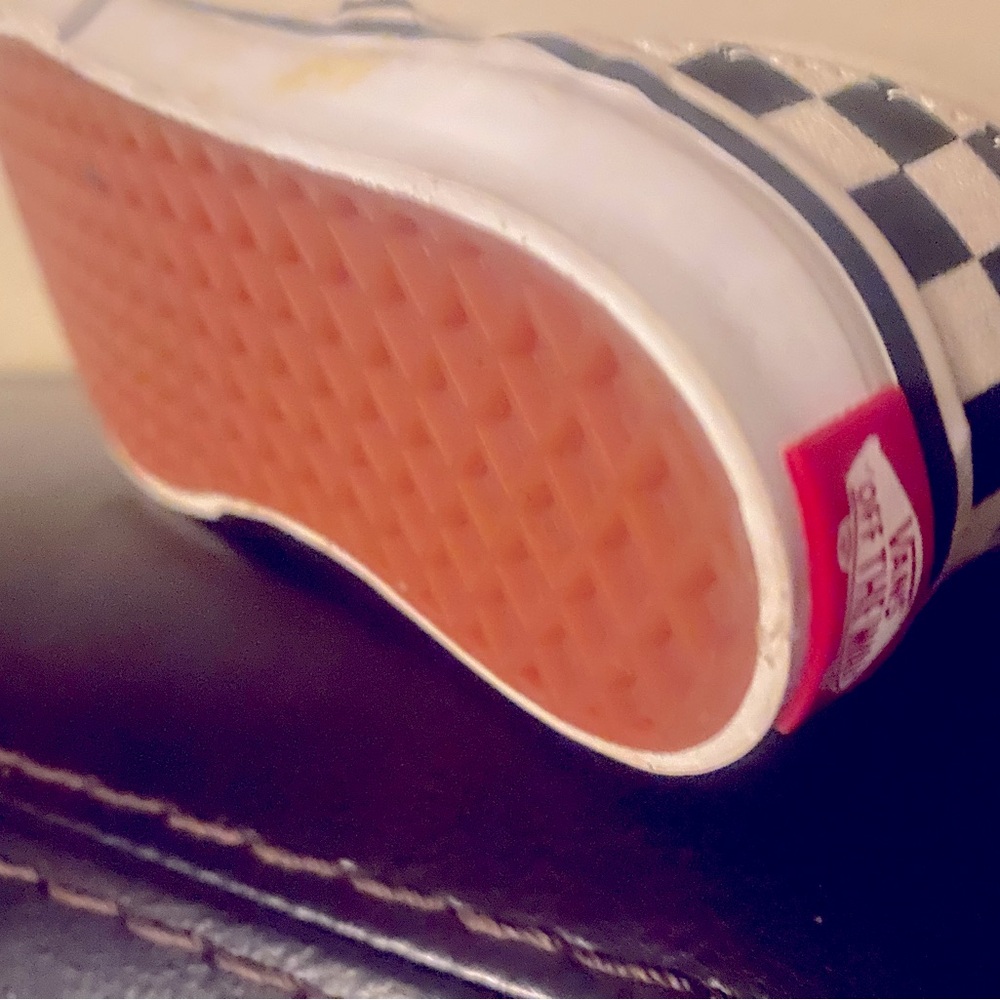 VANS.       Classic  Slip-on-V  Checkerboard